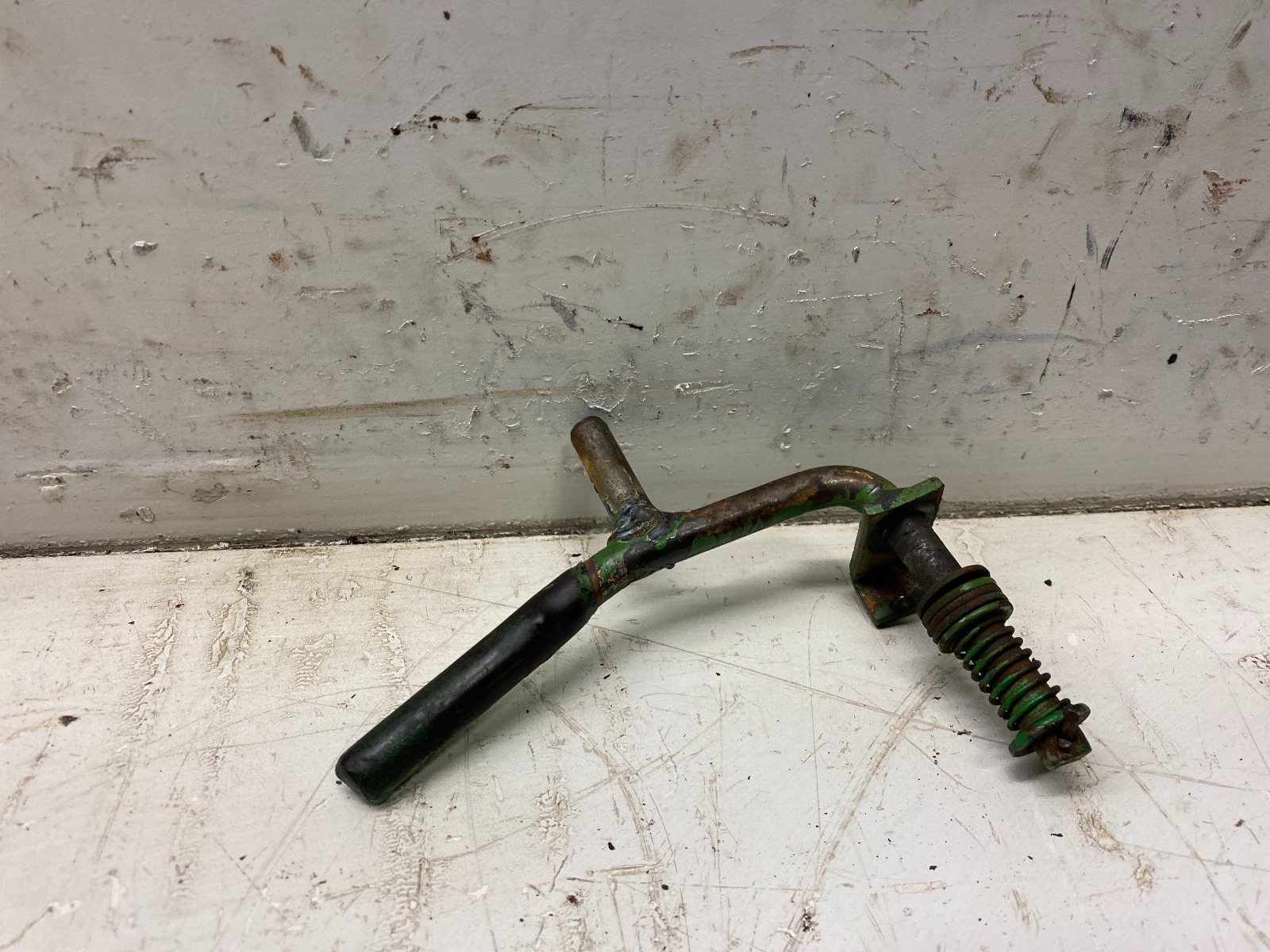 REAR HOOD LEVER