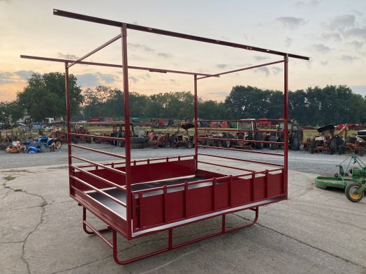 Happy Horse 7x8 square bale feeder with roof