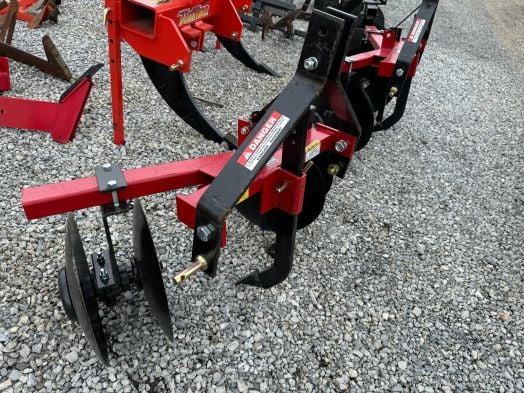 LMI 3pt disc hiller with center ripper