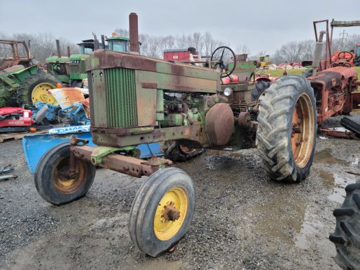 John Deere 620 Salvage Tractor