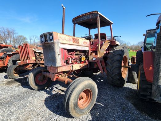 IH 1086 Salvage Tractor