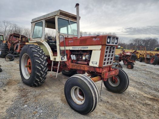IH 1066 Hydro Salvage Tractor