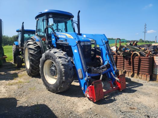 New Holland TD95D Salvage Tractor
