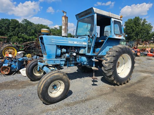 Ford 7600 Salvage Tractor 