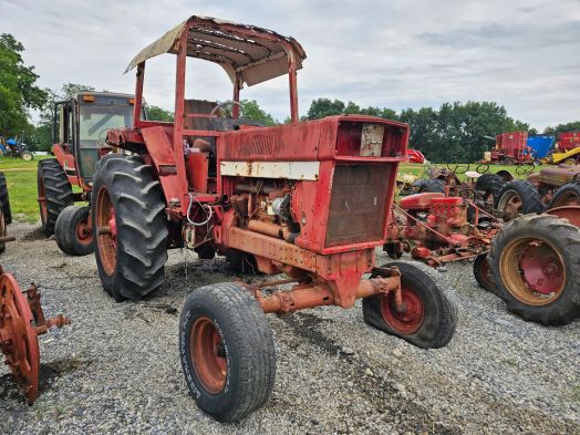 IH 1086 Salvage Tractor #12168