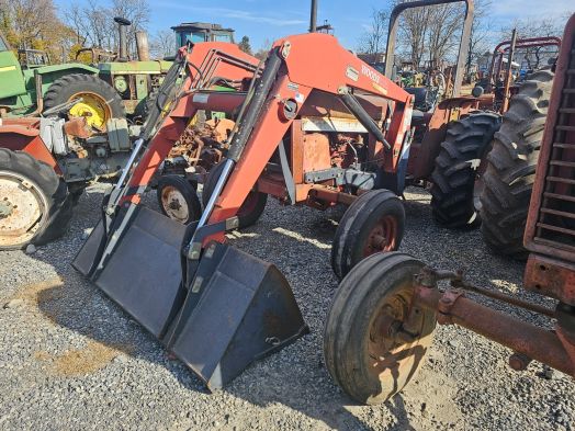 IH 484 Salvage Tractor #12187