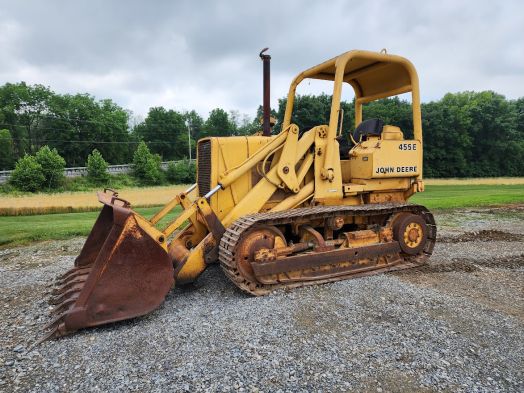 John Deere 455E crawler loader