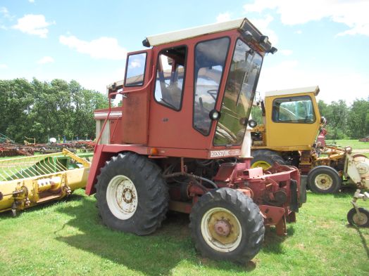 Hesston Field Queen 7600 4x4 harvester