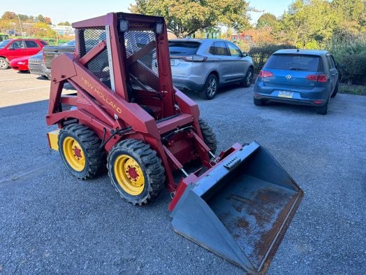 New Holland L225 skid loader 