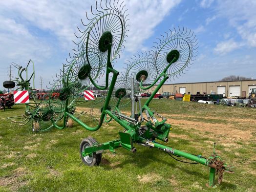 Frontier 1008 8 wheel hay rake