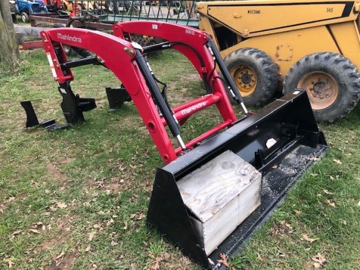 Mahindra 3650CL loader