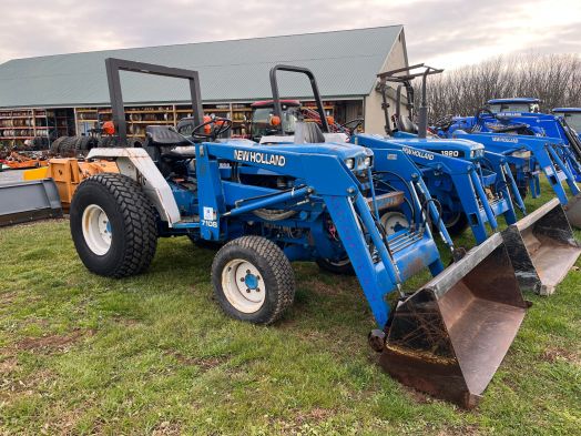 New Holland 1720 4x4 tractor loader