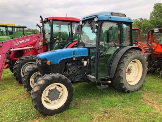 New Holland TN90F 4x4 tractor