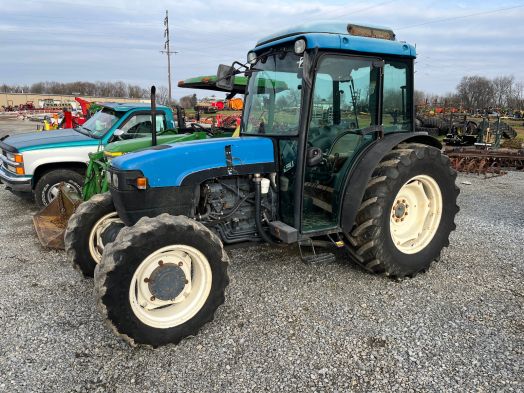 New Holland TN90F 4x4 tractor