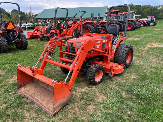 Kubota B1700 4x4 loader & mower