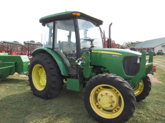 John Deere 5075E 4x4 cab tractor