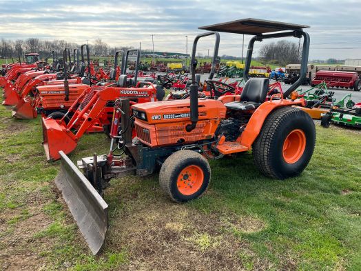 Kubota B8200 4x4 with mower and blade
