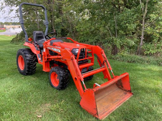 Kubota B2410 4x4 loader