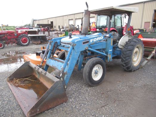 Ford 3910 tractor loader
