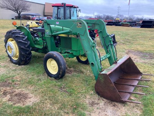 John Deere 2150 tractor loader