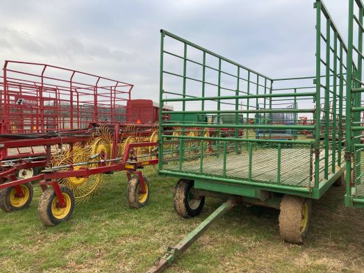John Deere 8.5x20' hay wagon