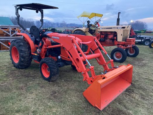 Kubota L6060 tractor loader