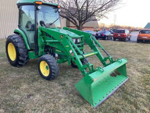 John Deere 4066R 4x4 loader
