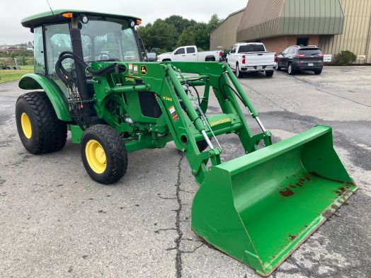 John Deere 5065e 4x4 cab loader