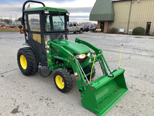 John Deere 2520 4x4 loader 
