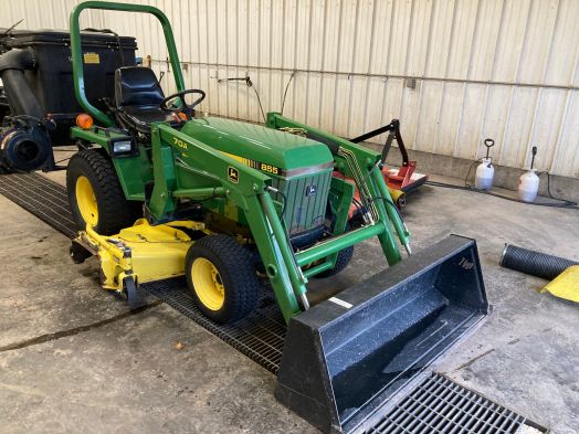 John Deere 855 4x4 loader and mower