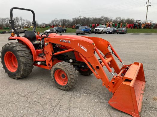 Kubota L4701 4x4 loader tractor