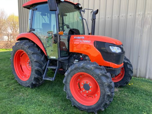 Kubota M7060D 4x4 cab tractor