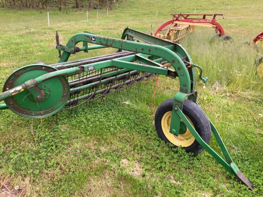 John Deere 662 hay rake with dolly wheel