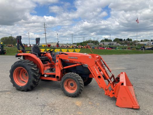 Kubota L3540 4x4 with loader