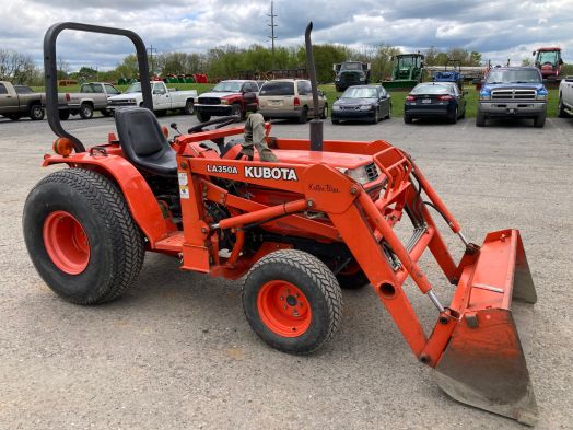 Kubota B2150 4x4 loader 