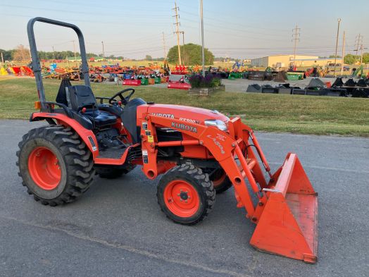 Kubota B3300 4x4 loader