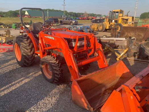Kubota L3710 4x4 loader