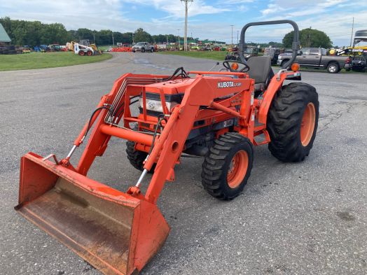 Kubota L3710 4x4 loader