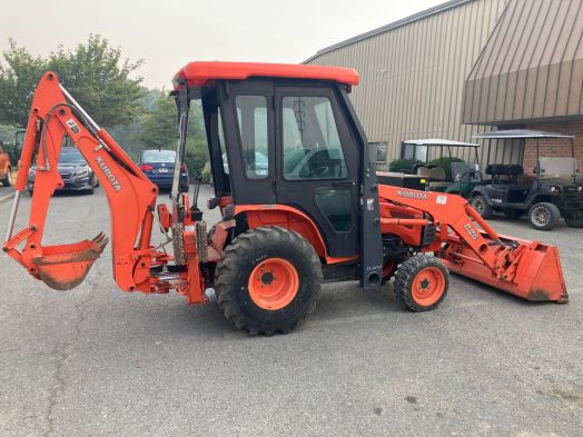 Kubota B26 tractor loader backhoe