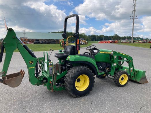 John Deere 2032R tractor loader backhoe 