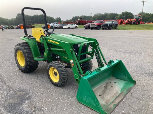 John Deere 3032E 4x4 loader 