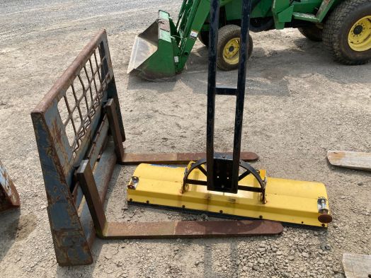 Bobcat 48" pallet forks bobtach