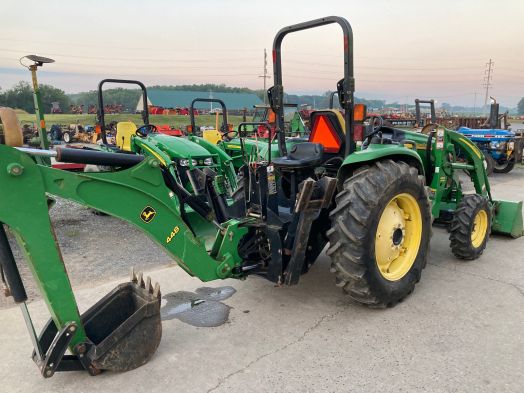 John Deere 4120 TLB with 18" hoe bucket