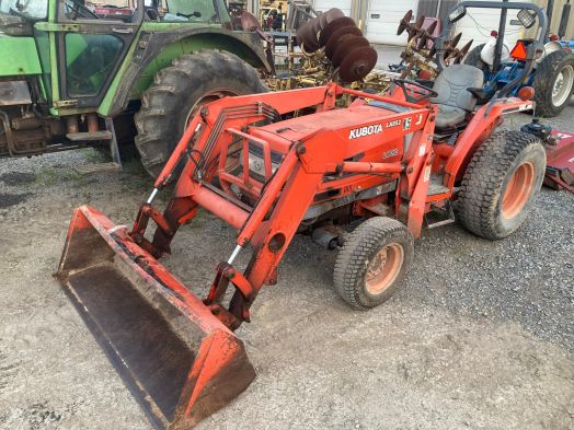 Kubota L4610 GST loader  turf tires