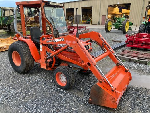 Kubota B2150 4x4 loader HST