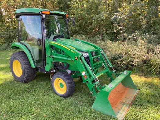 John Deere 3033R cab loader