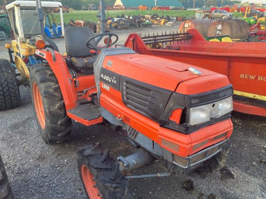 Kubota L3010 HST 4x4 tractor 