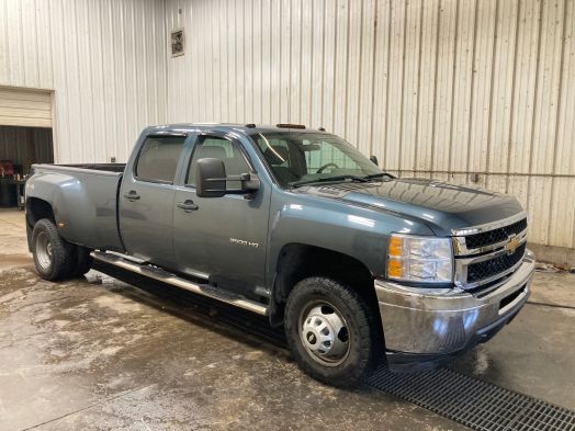 2014 Chevrolet 4x4 dually crew cab 3500HD pickup