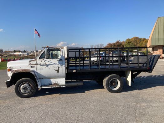 1989 GMC 12' flat bed truck with lift gate