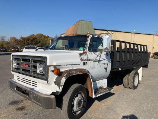 1989 GMC 12' flat bed truck with lift gate